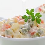 طريقة عمل سلطة البطاطس والبسلة