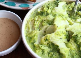 طريقة عمل بطاطس مهروسة مع الجرجير