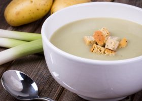 طريقة عمل شوربة البطاطس بالمشروم