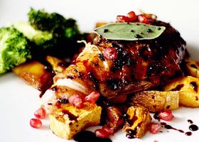 طريقة عمل صدور الدجاج بدبس الرمان