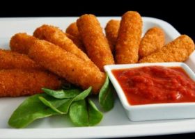 طريقة عمل أصابع الموزاريلا و الشيدر المقلية