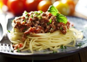 طريقة عمل مكرونة باللحمة و الزبادي