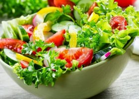 طريقة عمل سلطة خضراء متبلة