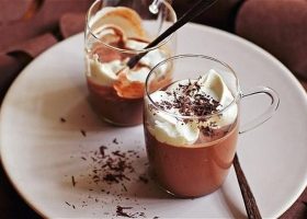 طريقة عمل هوت شوكليت بالكراميل