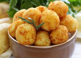 طريقة عمل كرات المكرونة بالبشاميل