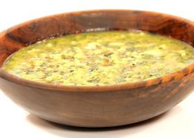 طريقة عمل الرشتة بالدجاج