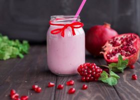 طريقة عمل مشروب زبادى بالرمان