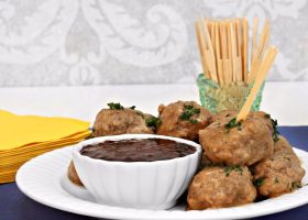 طريقة عمل كرات اللحم بالصوص البني