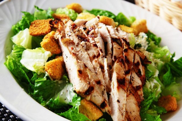 طريقة عمل سيزر سلاد