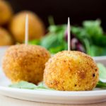 طريقة عمل كرات الأرز بالجبن