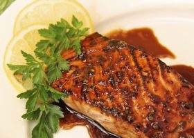 طريقة عمل السلمون بالصويا صوص