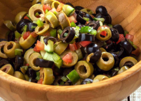 طريقة عمل سلطة الزيتون