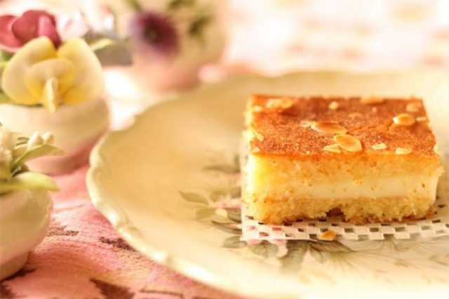 طريقة عمل بسبوسة بالجبنة