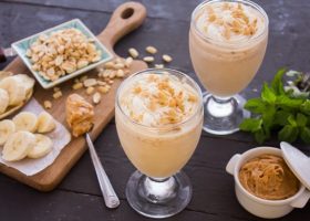 طريقة عمل سموثى الموز بزبدة الفول السوداني