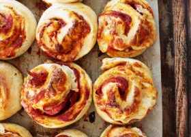 طريقة عمل بيتزا رول