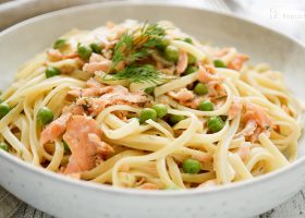 طريقة عمل مكرونة بالسلمون المدخن