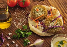 طريقة عمل فلافل مقلية بالسمسم