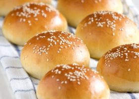 طريقة عمل خبز الكيزر