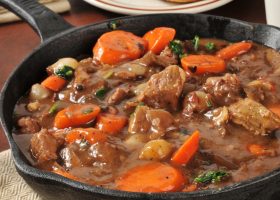 طريقة عمل شرائح اللحم بالبصل الأخضر و الجزر