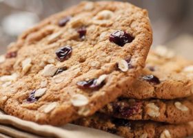 طريقة عمل بسكويت بالزبيب