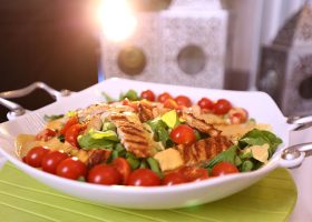 طريقة عمل سلطة الدجاج بالطماطم