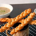 طريقة عمل الخبز المضفر