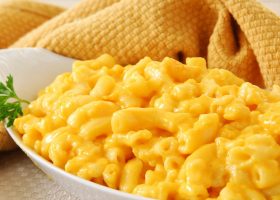 طريقة عمل مكرونة بالجبنة الشيدر