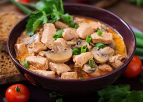 طريقة عمل طاجن الدجاج بالمشروم