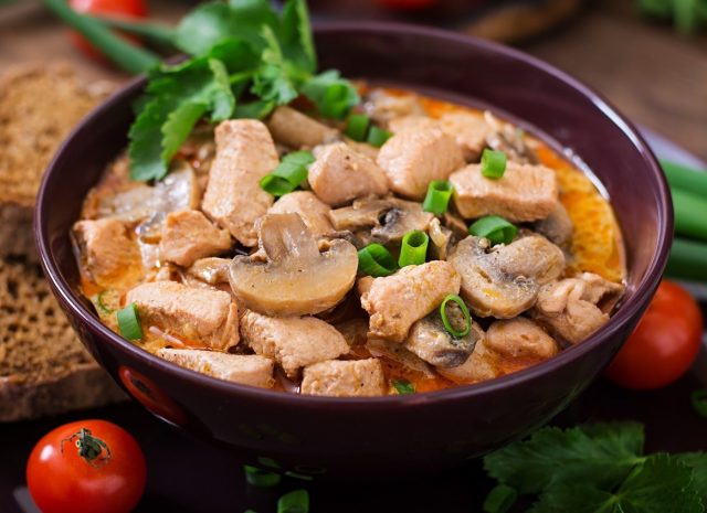 طريقة عمل طاجن الدجاج بالمشروم