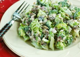 طريقة عمل سلطة الخس بالزبادي