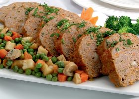 طريقة عمل قالب اللحم بالخضار