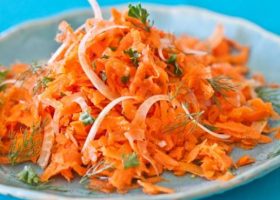 طريقة عمل سلطة الجزر بالثوم