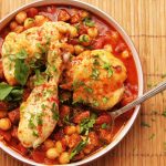 طريقة عمل يخنى الدجاج بالحمص