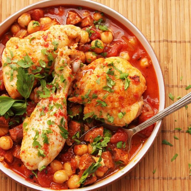 طريقة عمل يخنى الدجاج بالحمص