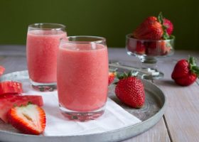 طريقة عمل كوكتيل البطيخ مع الفراولة