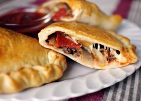 طريقة عمل كاليزوني السجق الشرقي