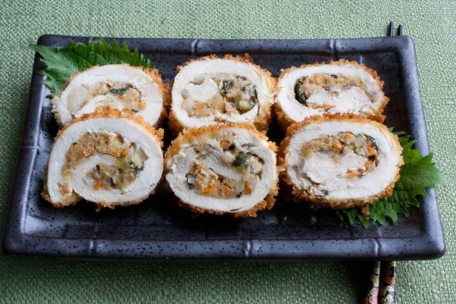 طريقة عمل رول الدجاج المحشى