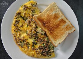 طريقة عمل بيض بالخضر واللحم المفروم