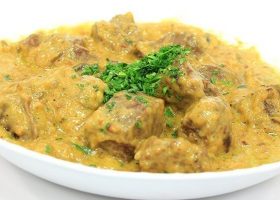 طريقة عمل لحم بالصلصة البيضاء