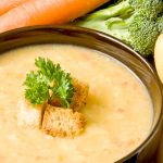 طريقة عمل شوربة البطاطس بالجبنة الشيدر