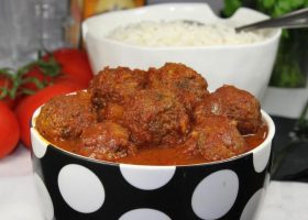 طريقة عمل كفتة البرغل فى شوربة الطماطم