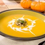 طريقة عمل شوربة القرع بالكريمة