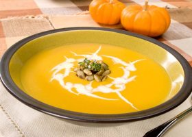 طريقة عمل شوربة القرع بالكريمة