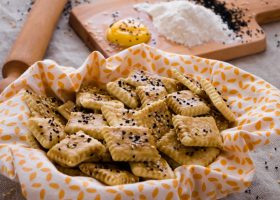 طريقة عمل مربعات الجبنة بحبة البركة