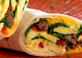 طريقة عمل البوريتو بالسجق