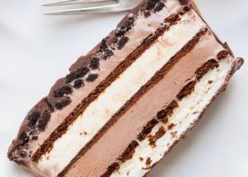 طريقة عمل كعكة بطبقات الايس كريم