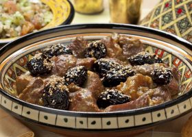 طريقة عمل لحم بالبرقوق