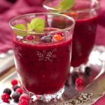 طريقة عمل سموثي الفراولة مع التوت