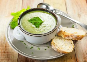 طريقة عمل شوربة الكرفس