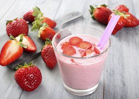 طريقة عمل ميلك شيك الفراولة الدايت